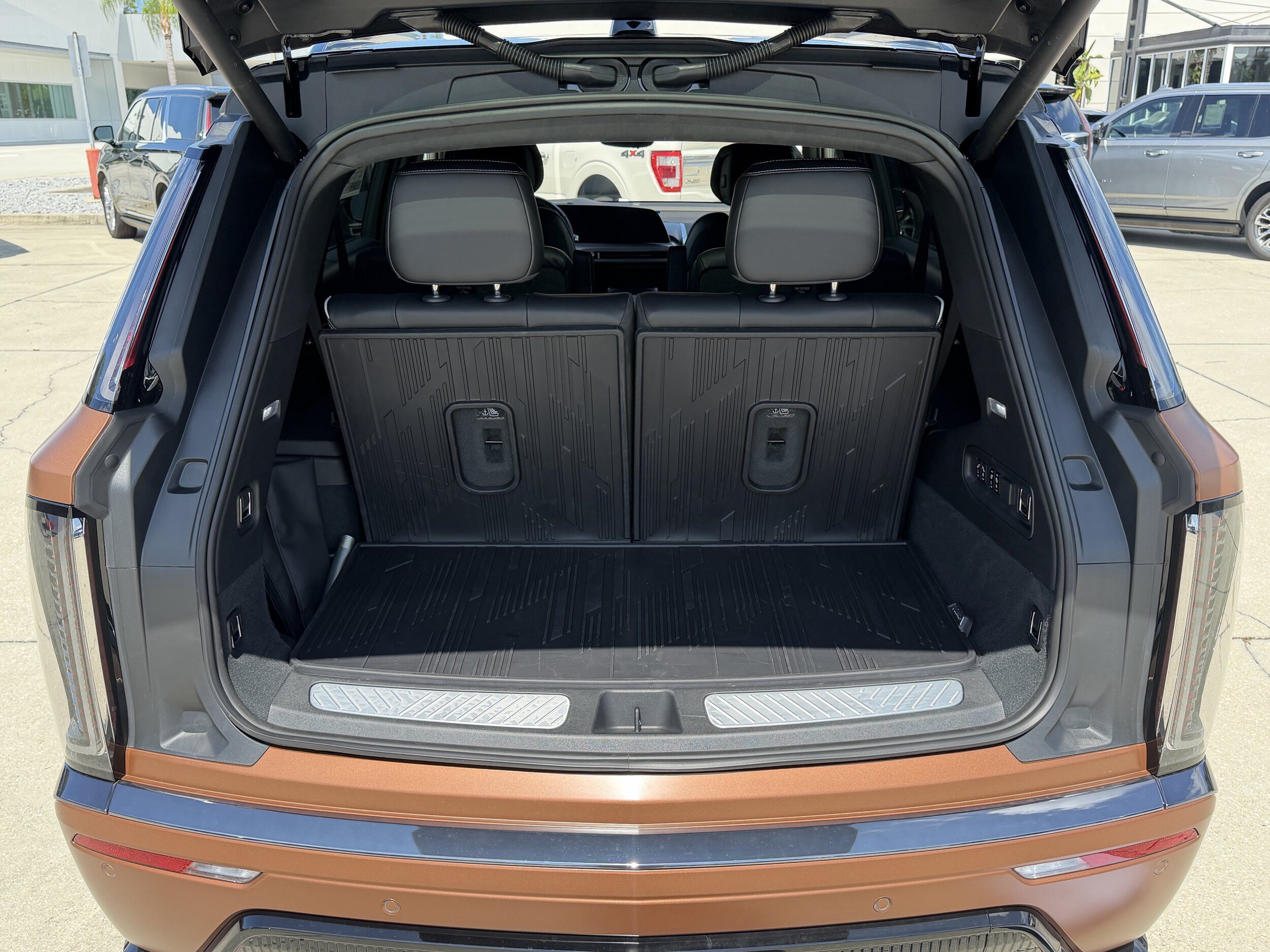 New 2027 Cadillac Vistiq Platinum w/ LPO, Floor Liner Package AWD/4WD image 26