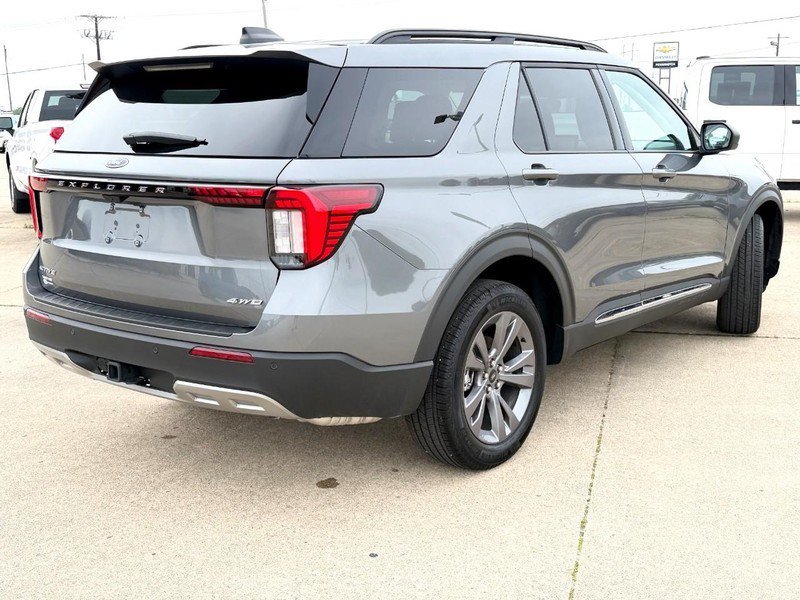 Used 2025 Ford Explorer Active w/ Active Comfort Package AWD/4WD image 4