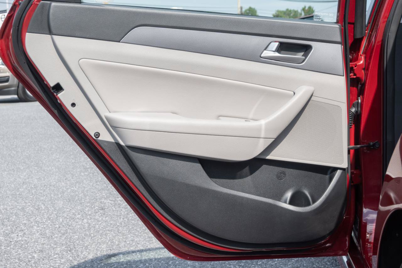 Used 2016 Hyundai Sonata SE FWD image 16