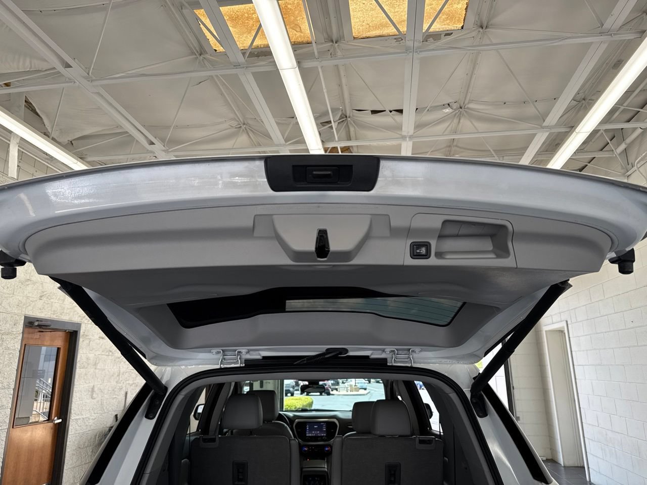Used 2021 GMC Acadia SLT w/ Preferred Package FWD image 11