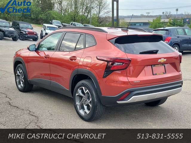 Used 2024 Chevrolet Trax LT image 3