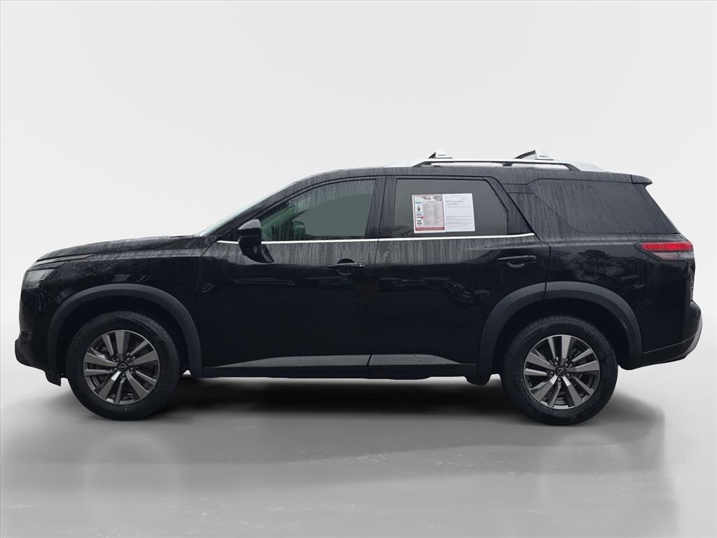 Used 2023 Nissan Pathfinder SL image 2
