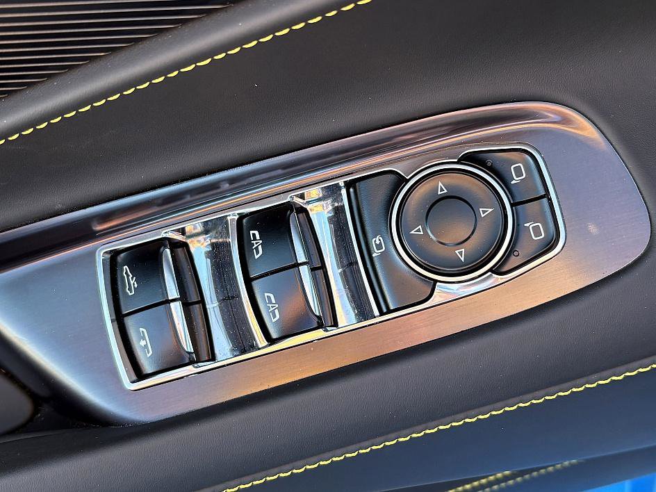 Used 2023 Chevrolet Corvette Stingray Premium Conv w/ Stealth Interior Trim Package image 16