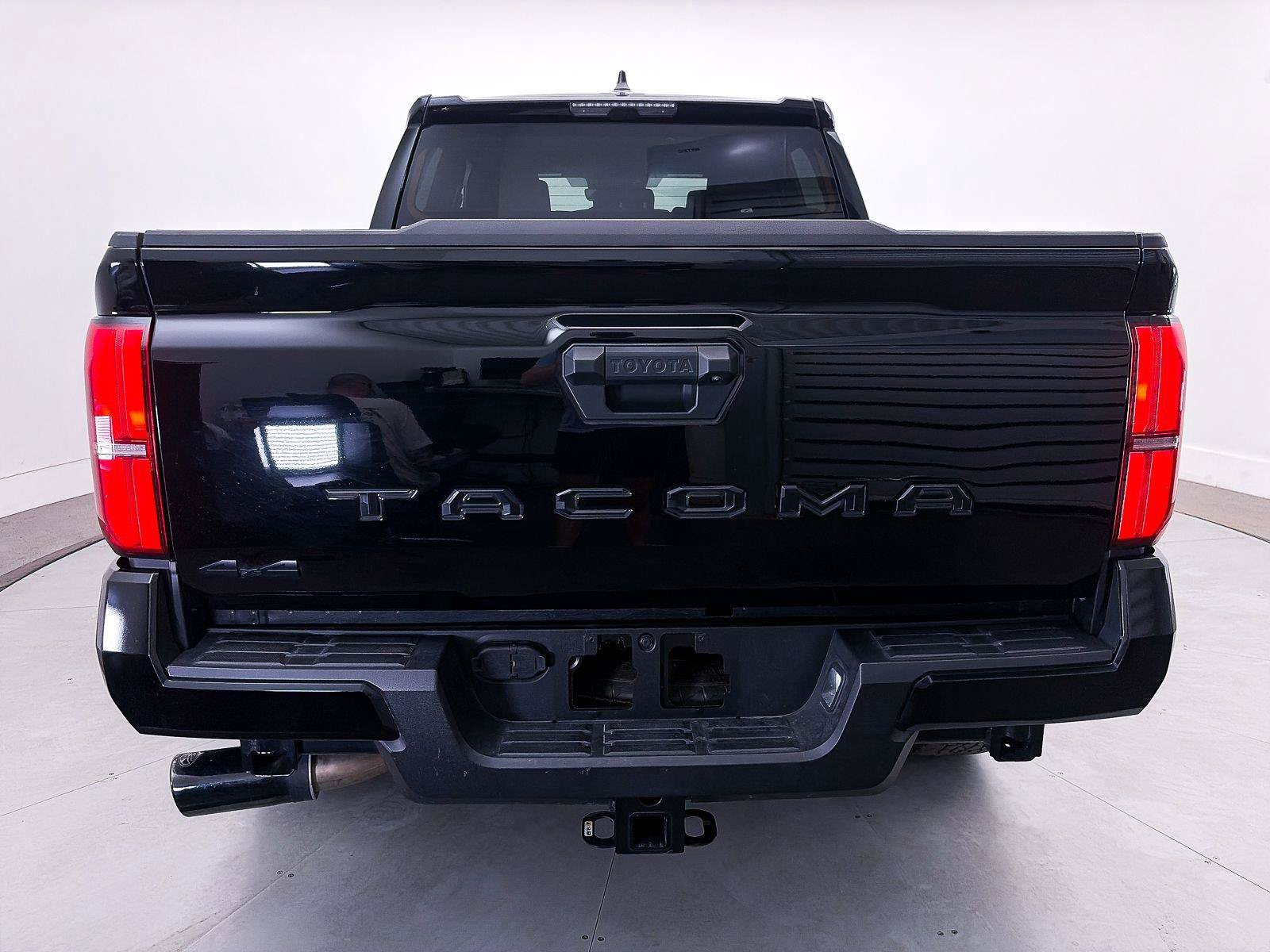 Used 2025 Toyota Tacoma TRD Off-Road AWD/4WD image 15