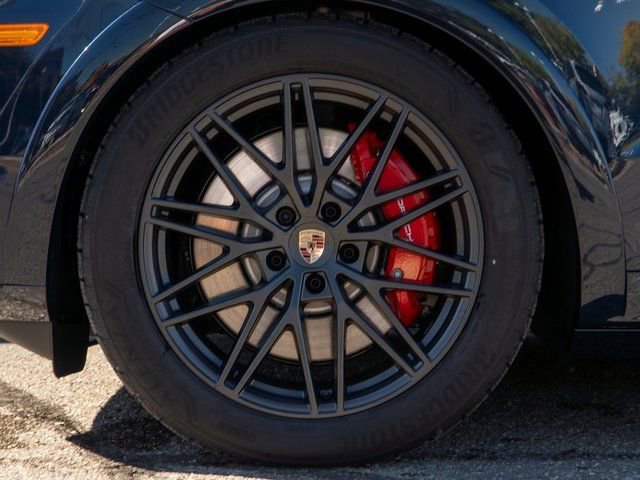 New 2026 Porsche Cayenne GTS image 12