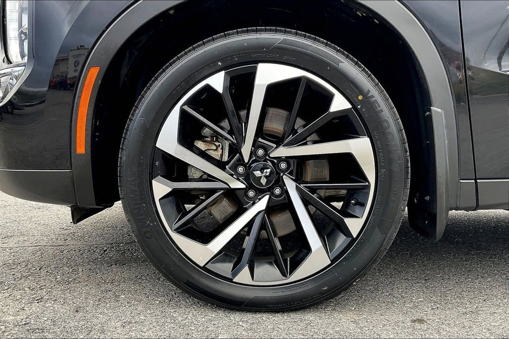 Used 2023 Mitsubishi Outlander SE image 9