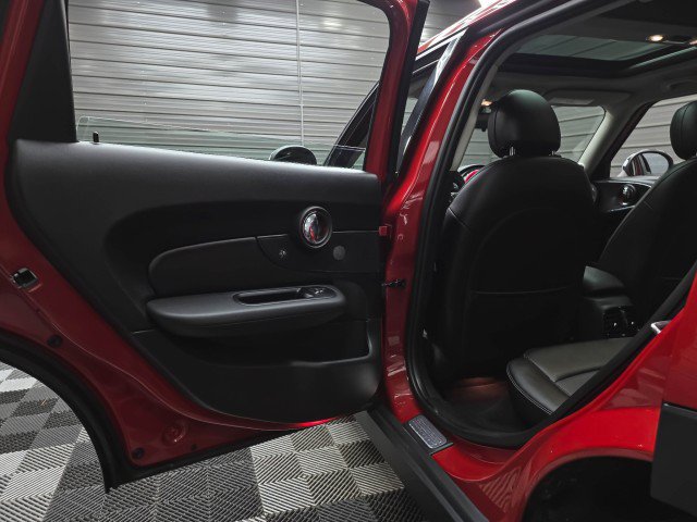 Used 2016 MINI Cooper Clubman FWD image 32