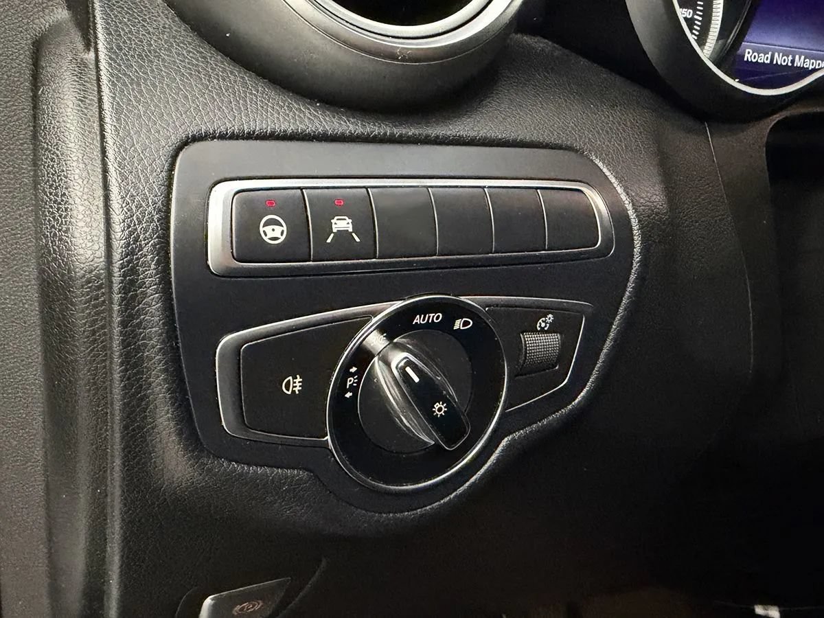 Used 2017 Mercedes-Benz GLC 300 4MATIC image 11