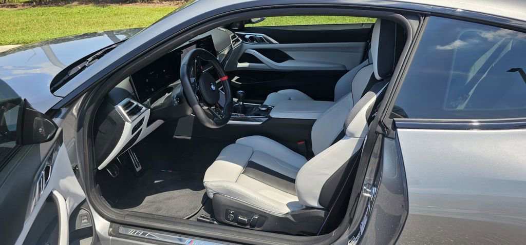 Used 2025 BMW M4 Coupe w/ Executive Package image 16