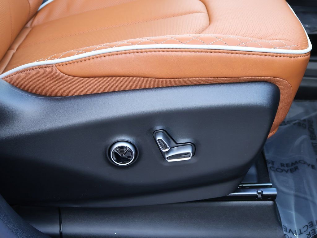 New 2026 Chrysler Pacifica Pinnacle image 10