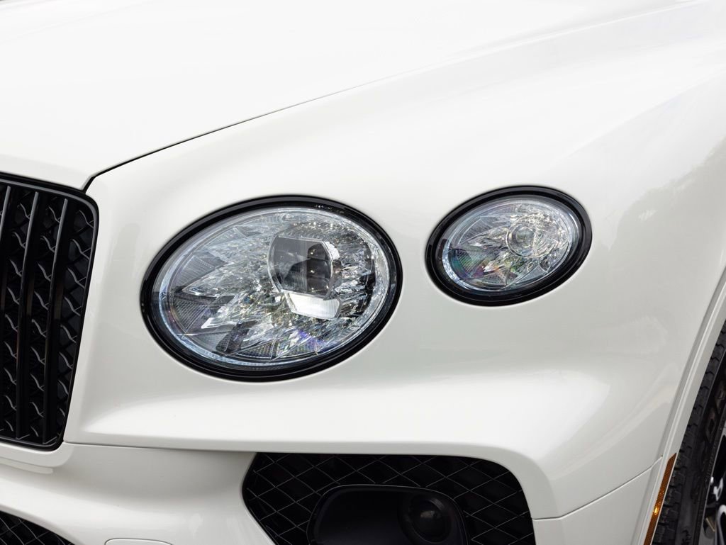 Used 2023 Bentley Bentayga Extended Wheelbase image 18