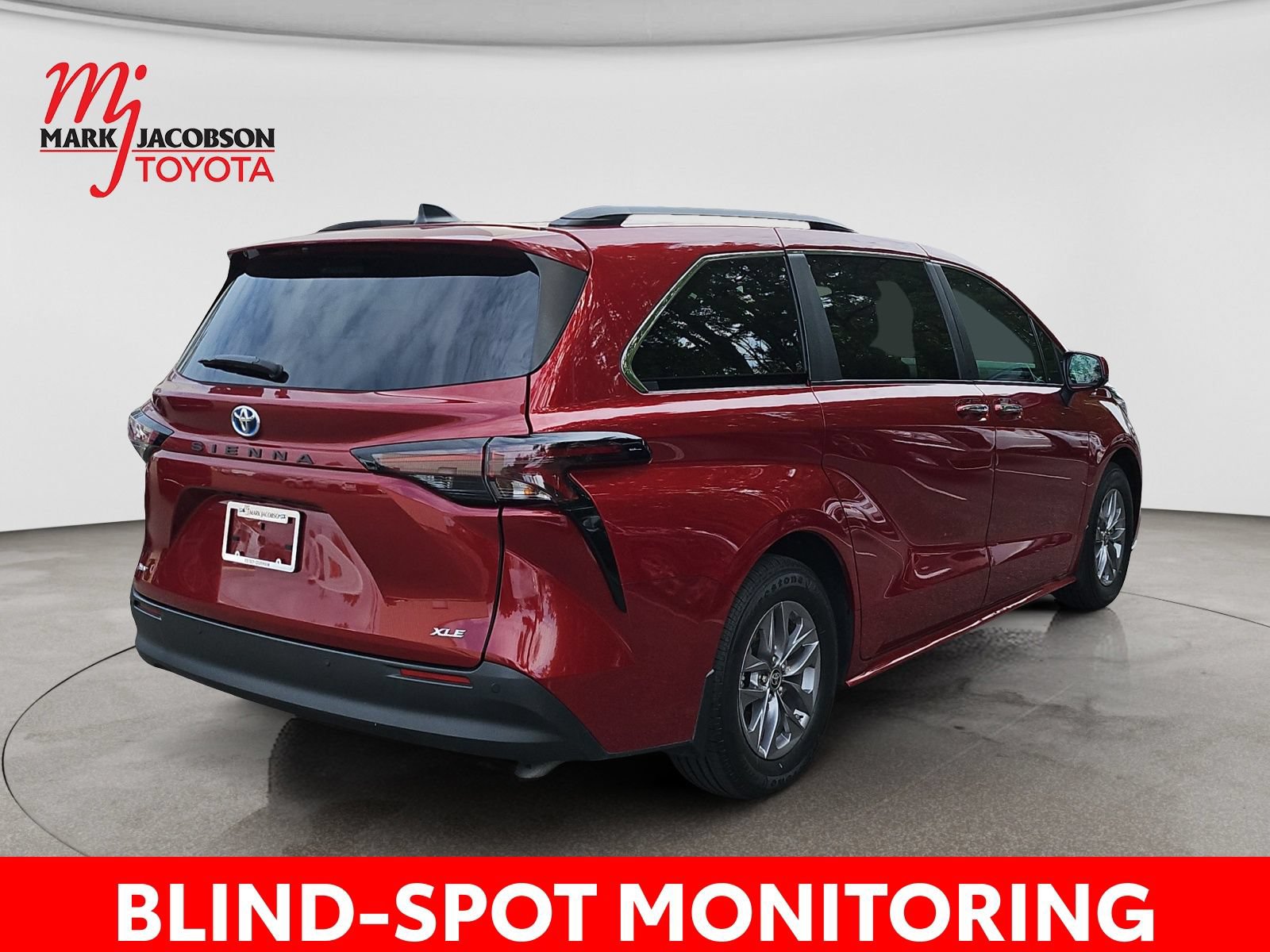 Used 2025 Toyota Sienna XLE FWD image 9