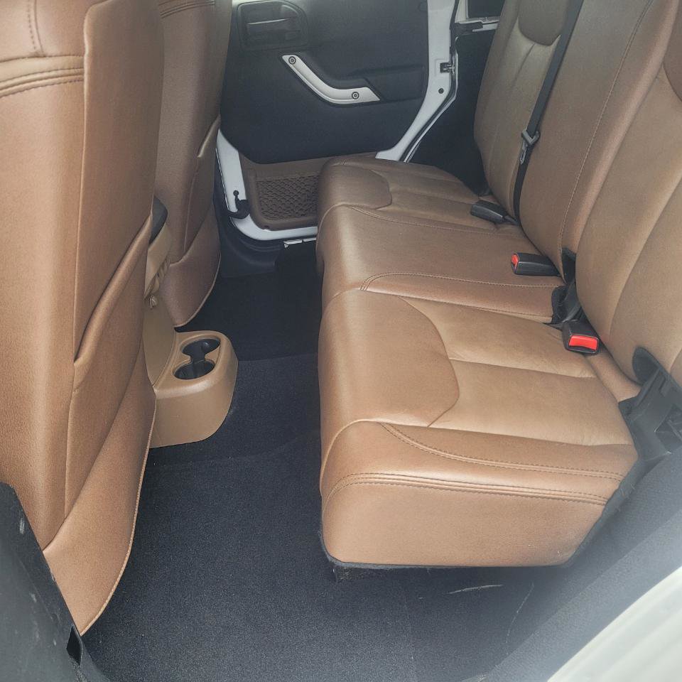 Used 2017 Jeep Wrangler Unlimited Sahara w/ Connectivity Group image 31