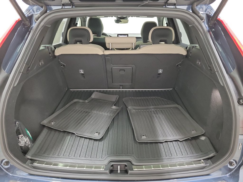 New 2026 Volvo XC60 B5 Plus w/ Protection Package Premier AWD/4WD image 10