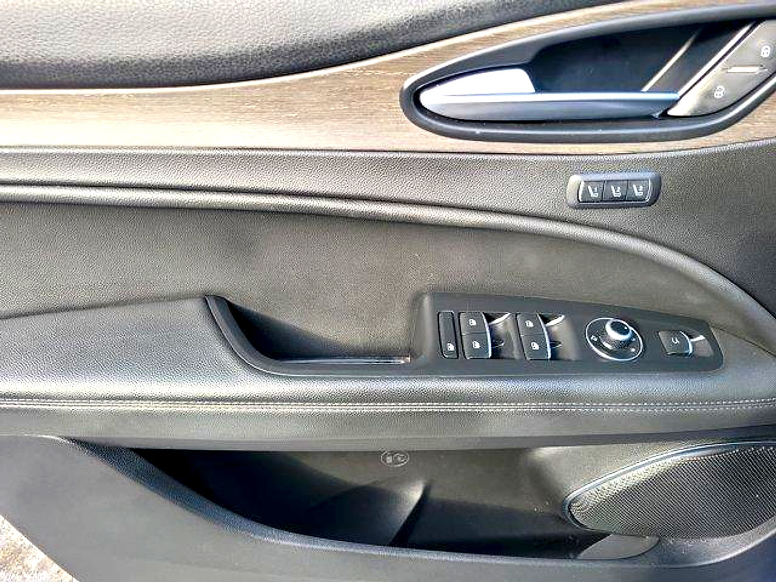 Used 2022 Alfa Romeo Stelvio Ti AWD/4WD image 22