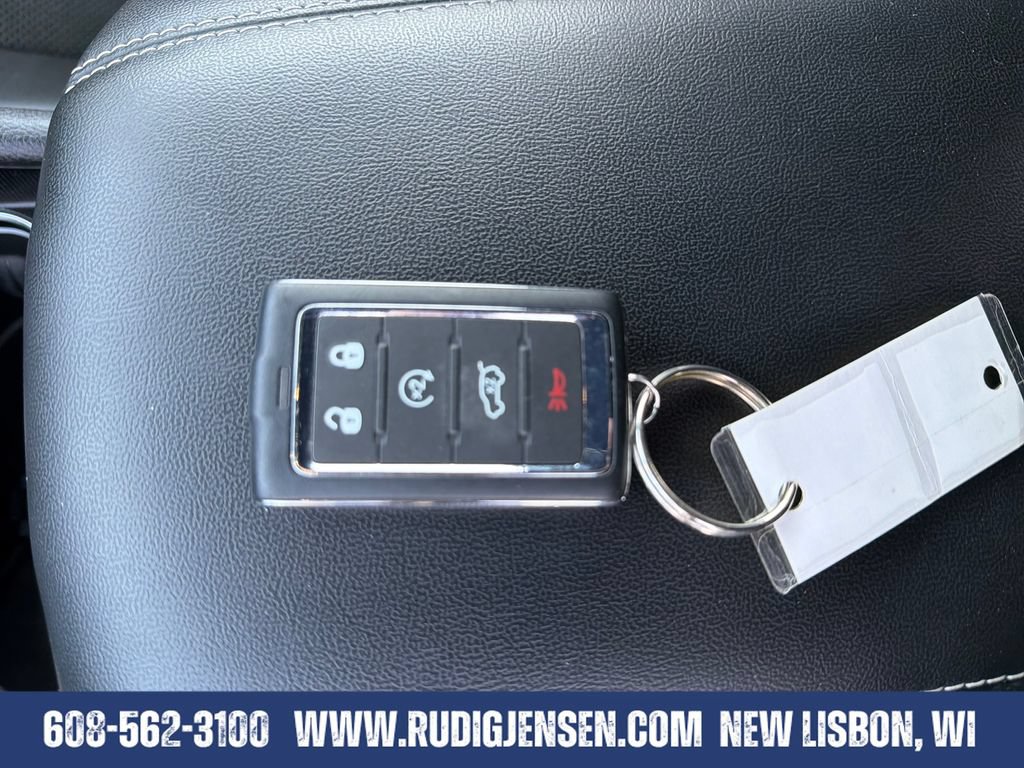 Used 2025 Jeep Grand Cherokee Altitude AWD/4WD image 30