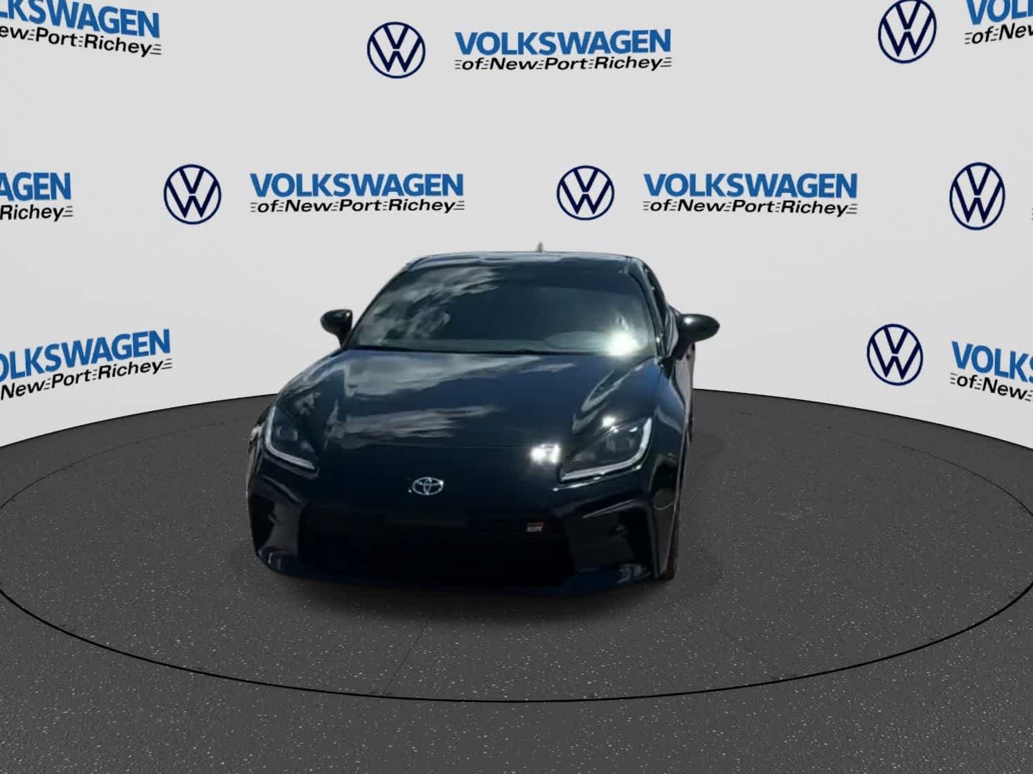 Used 2023 Toyota GR86 RWD image 3