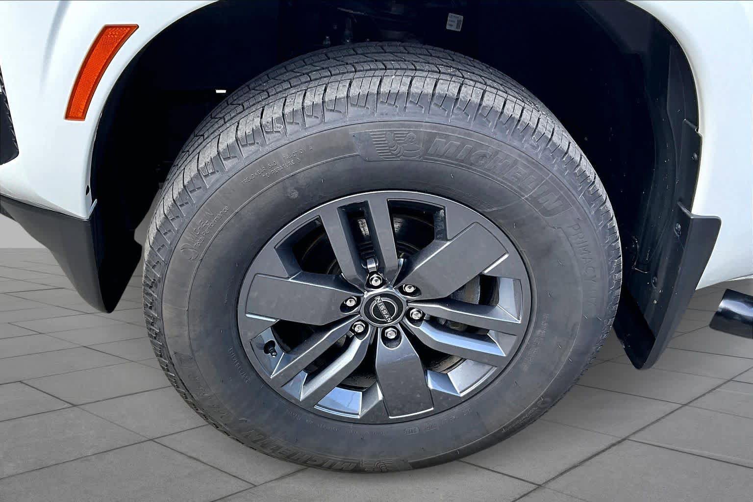 Used 2025 Nissan Frontier SV image 11