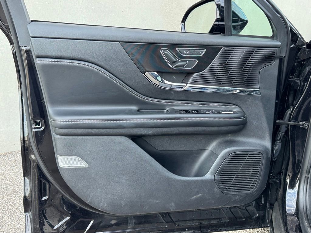 Used 2022 Lincoln Corsair Reserve w/ Elements Package image 17