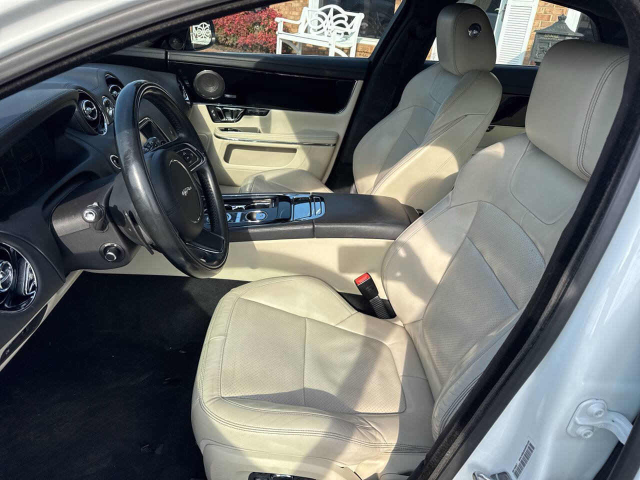 Used 2015 Jaguar XJ AWD image 13