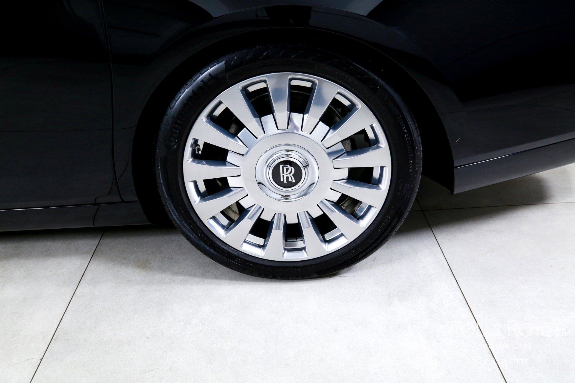 Used 2018 Rolls-Royce Phantom Sedan image 39