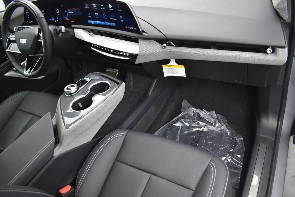 Used 2025 Cadillac Optiq Sport 2 w/ LPO, Floor Liner Package AWD/4WD image 29