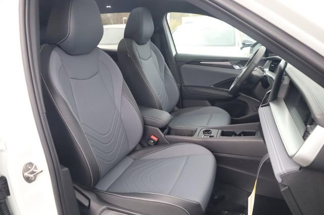 New 2026 Volkswagen Tiguan SE R-Line image 18