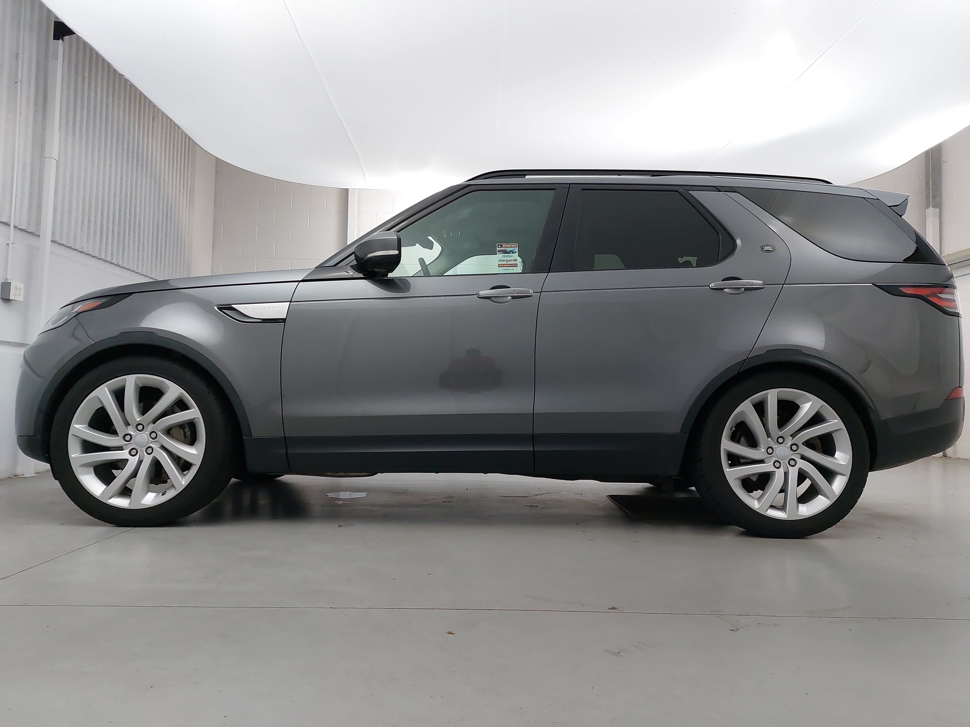 Used 2019 Land Rover Discovery HSE Luxury AWD/4WD image 2