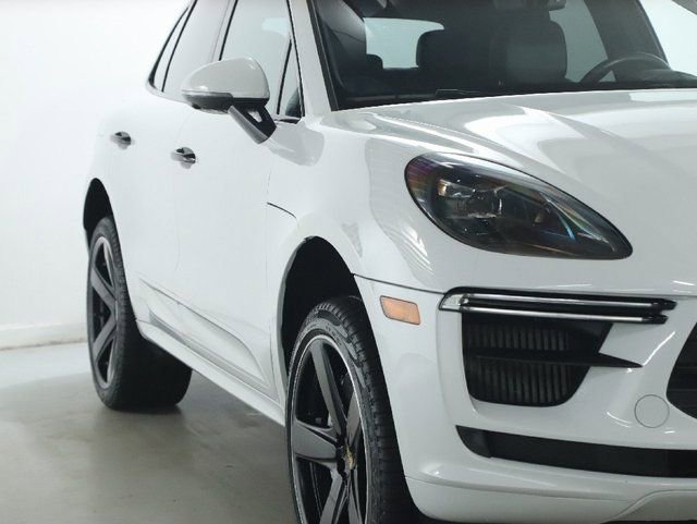 Used 2021 Porsche Macan Turbo image 12