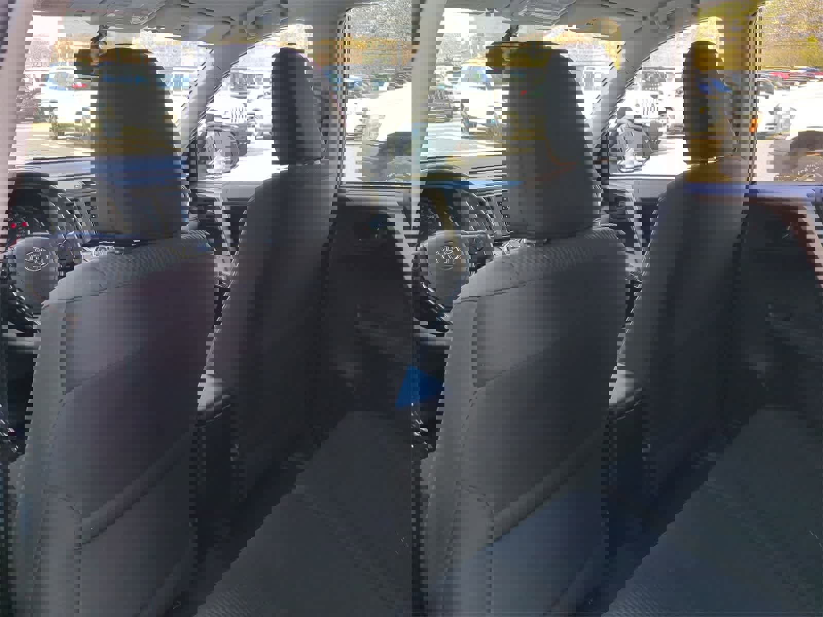 Used 2015 Toyota RAV4 LE image 17