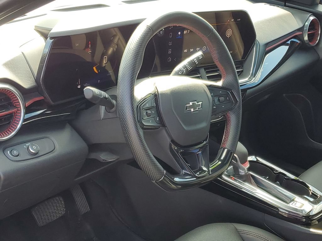 Used 2024 Chevrolet Trax RS w/ Sunroof Package FWD image 11