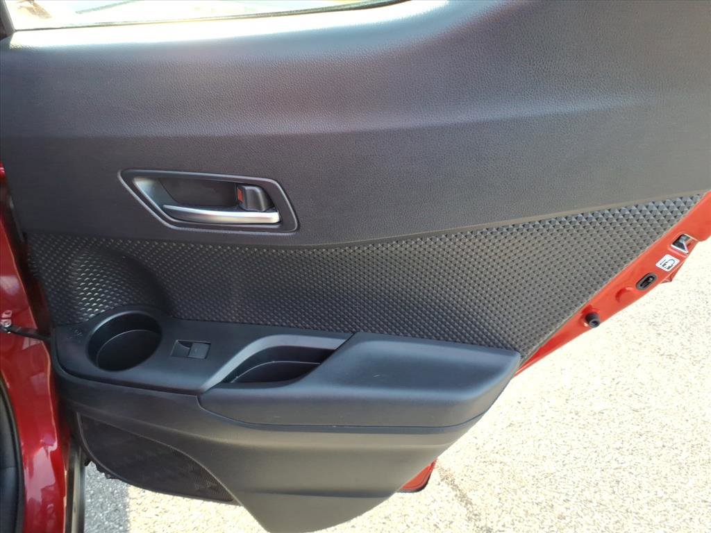 Used 2022 Toyota C-HR XLE image 19