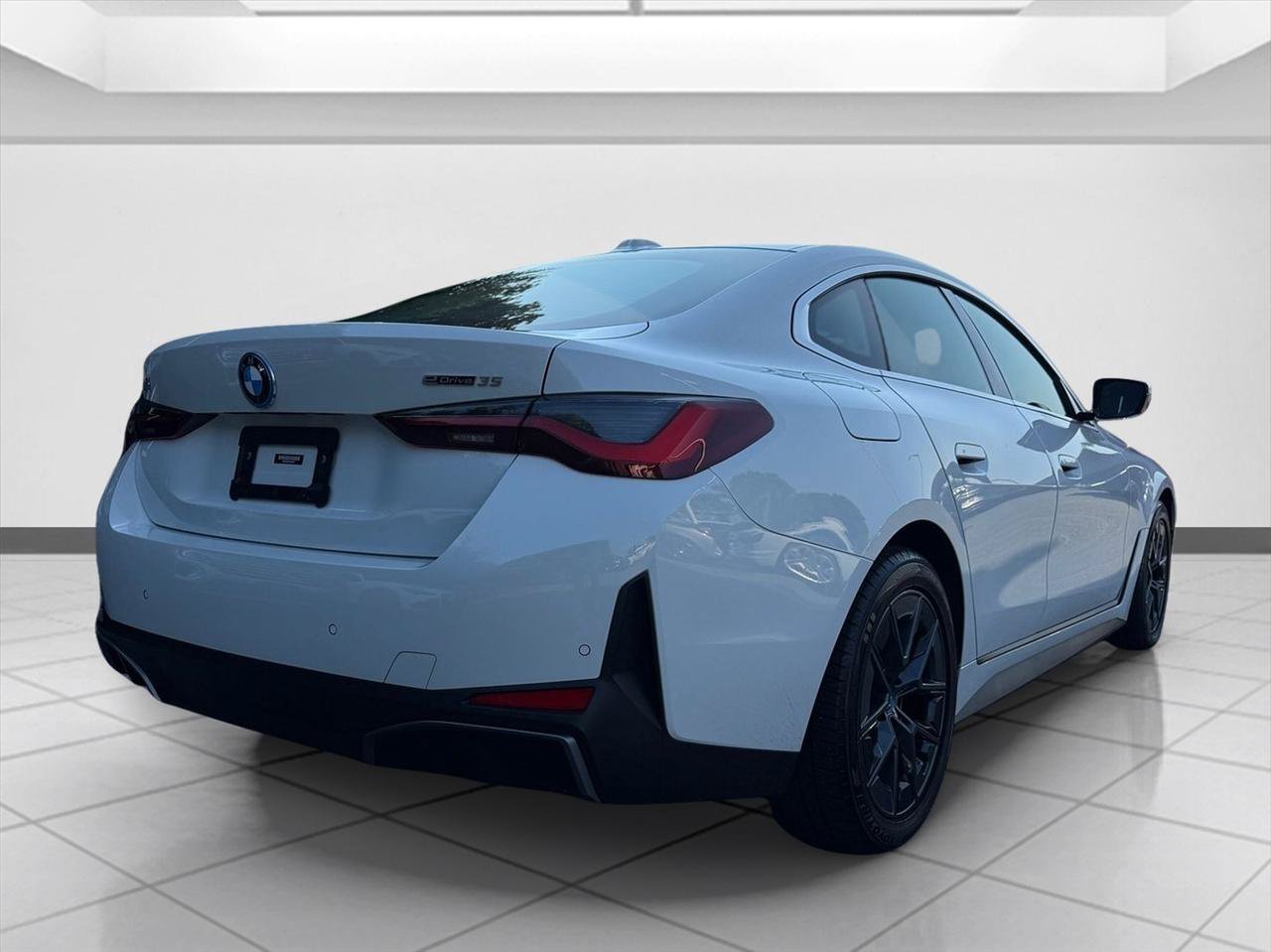 Used 2023 BMW i4 eDrive35 w/ Premium Package RWD image 5