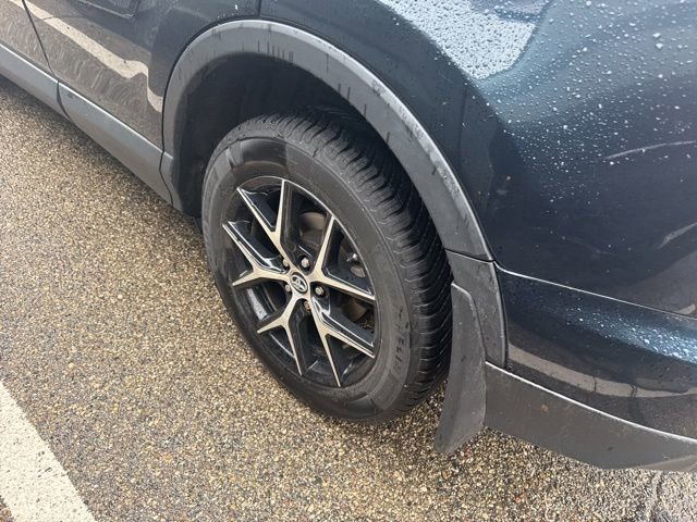 Used 2017 Toyota RAV4 SE image 7