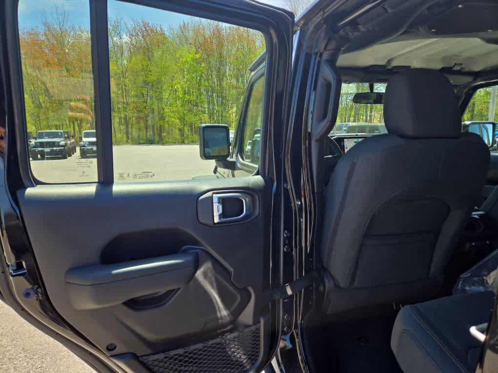 New 2026 Jeep Gladiator Sport AWD/4WD image 18
