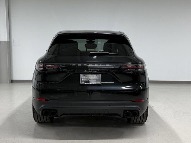 Certified 2023 Porsche Cayenne Platinum Edition image 6