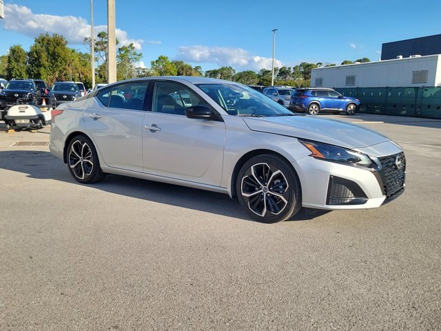 Certified 2025 Nissan Altima 2.5 SR w/ SR Premium Package image 2