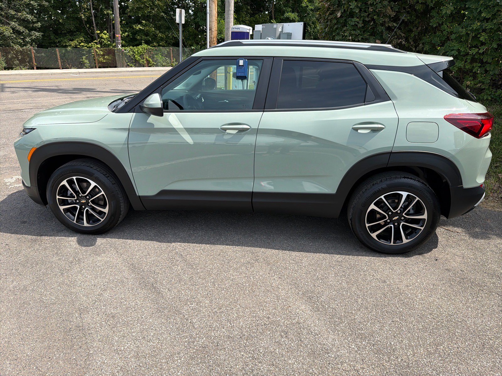 Used 2025 Chevrolet TrailBlazer LT AWD/4WD image 1