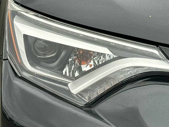 Used 2018 Toyota RAV4 Limited AWD/4WD image 31