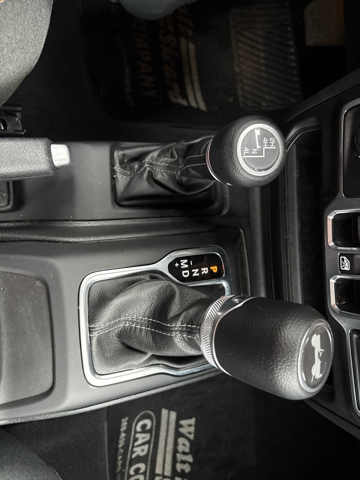 Used 2025 Jeep Wrangler Unlimited Sport image 14