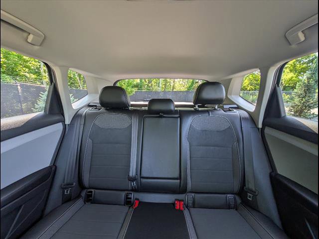 Certified 2022 Volkswagen Taos SE image 16