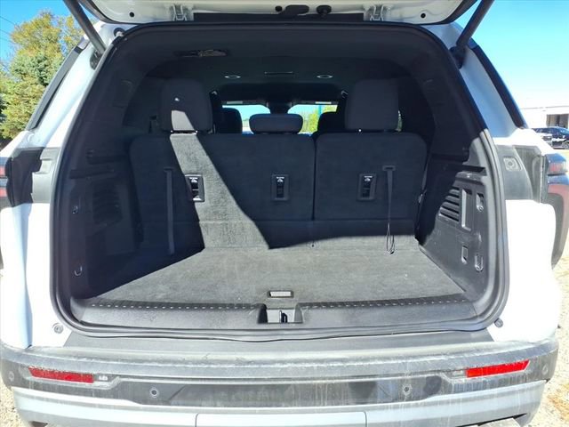 Used 2024 Chevrolet Traverse LT image 8