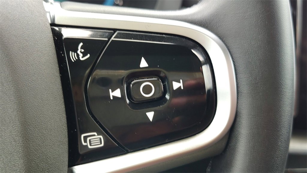 Certified 2025 Volvo XC60 B5 Plus image 14