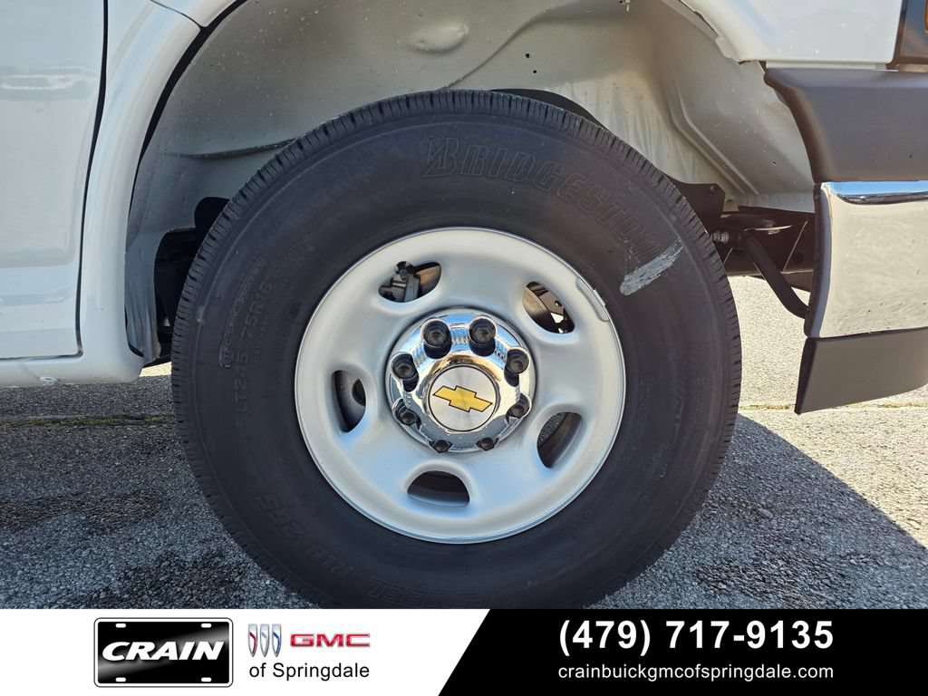 Used 2024 Chevrolet Express 3500 w/ Driver Convenience Package RWD image 28
