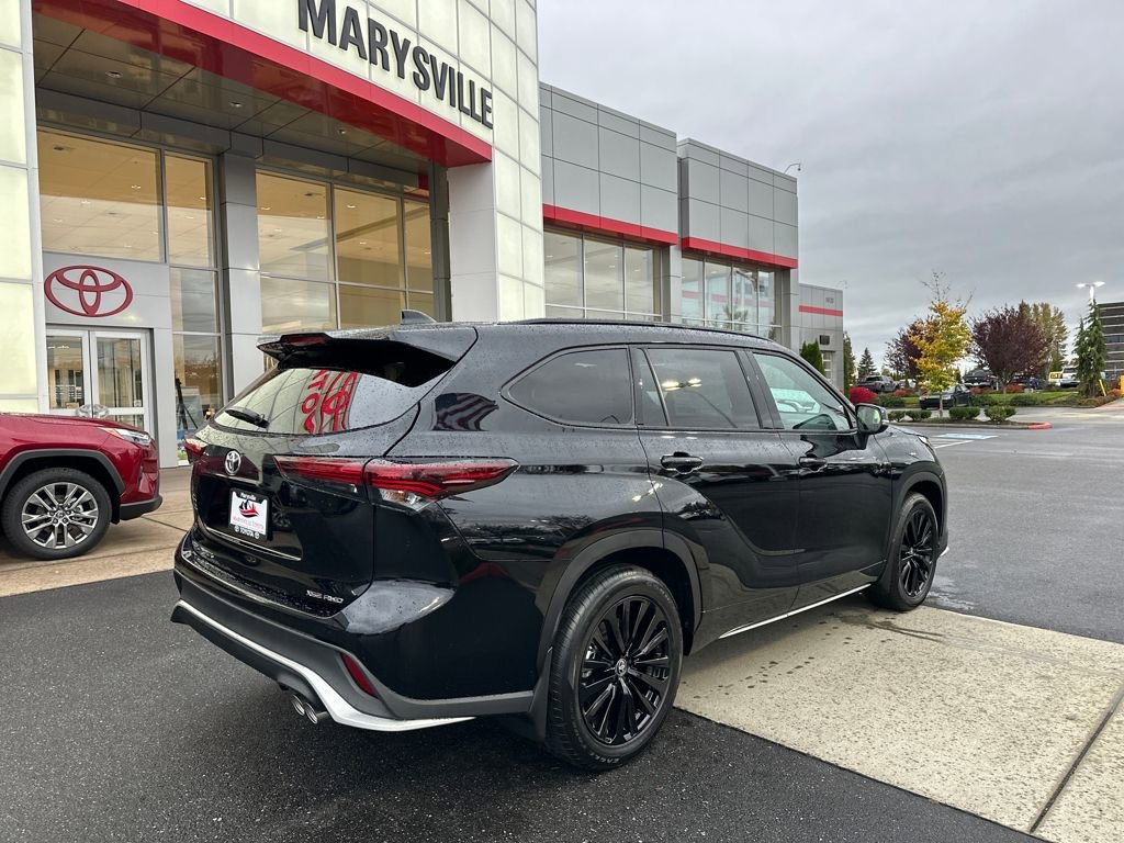 New 2025 Toyota Highlander XSE image 3