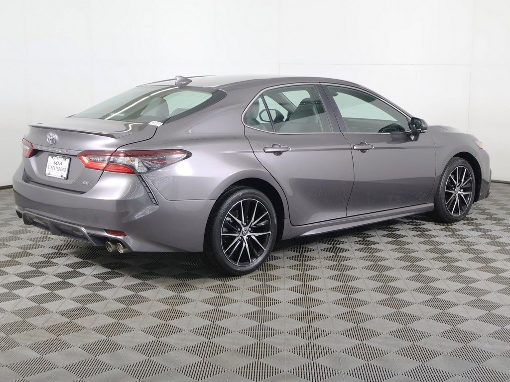 Used 2023 Toyota Camry SE image 7