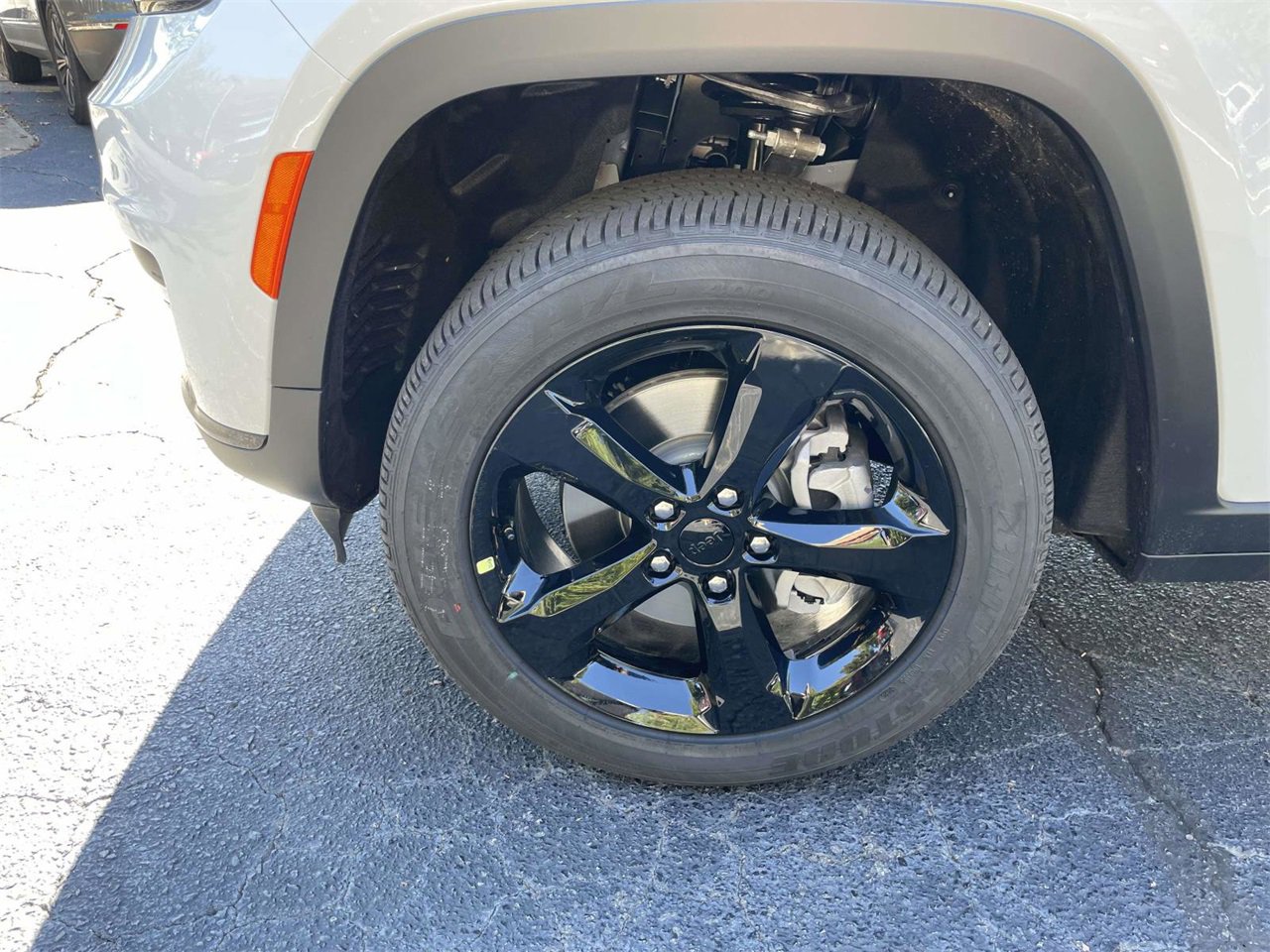 New 2025 Jeep Grand Cherokee L Altitude image 41