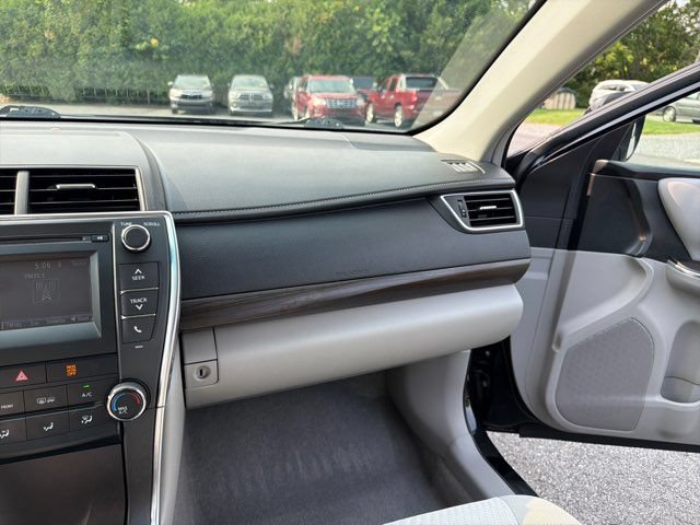 Used 2017 Toyota Camry LE FWD image 32