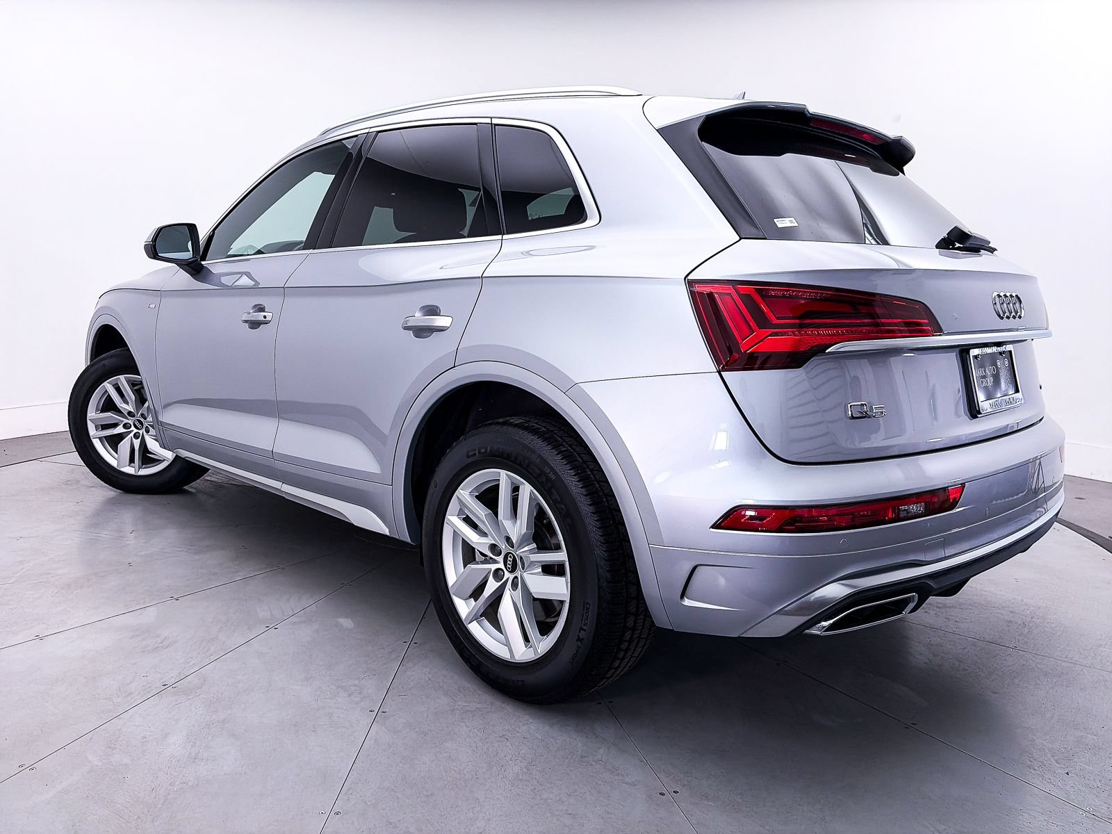 Used 2022 Audi Q5 2.0T Premium w/ Convenience Package AWD/4WD image 2