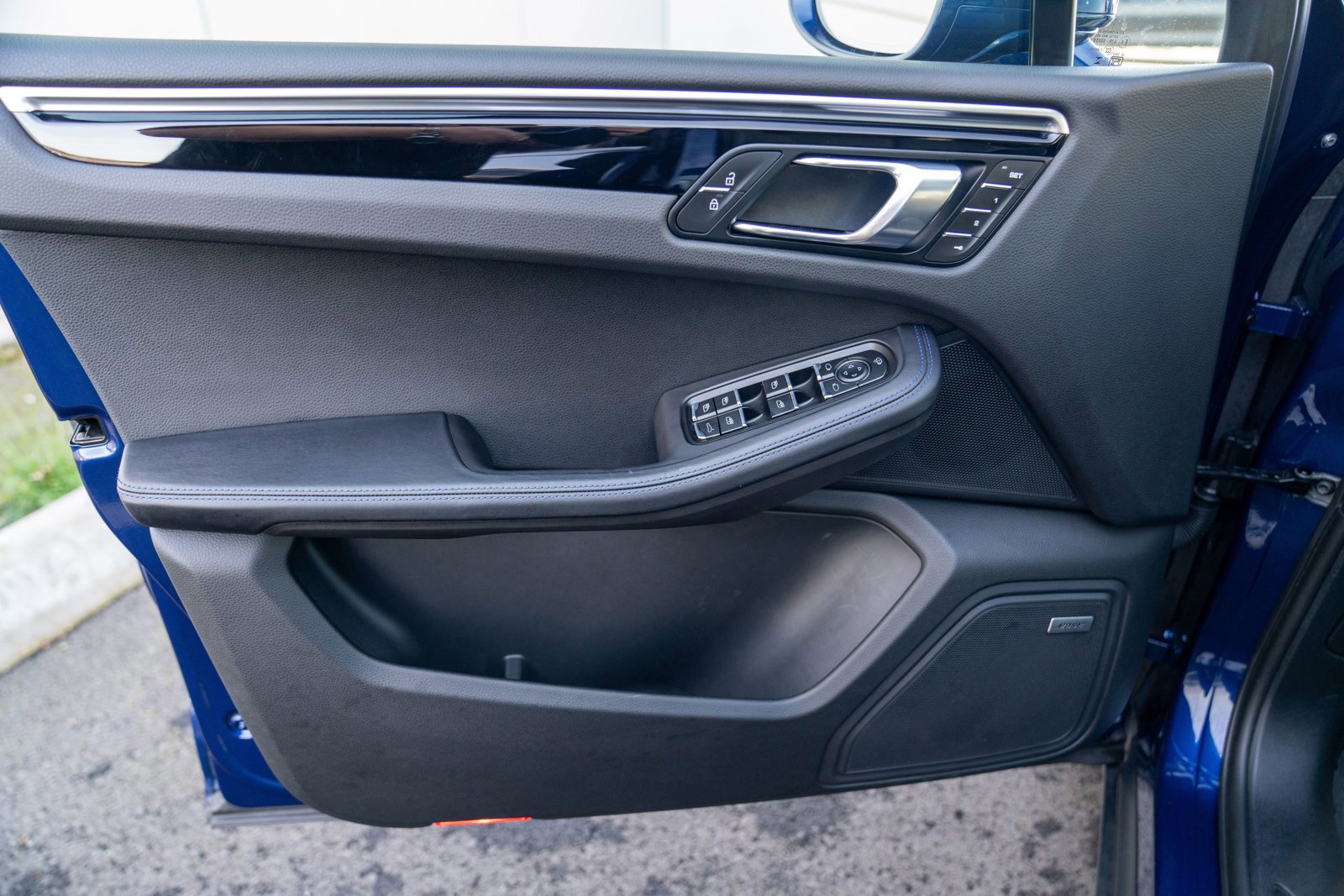 Certified 2024 Porsche Macan image 10